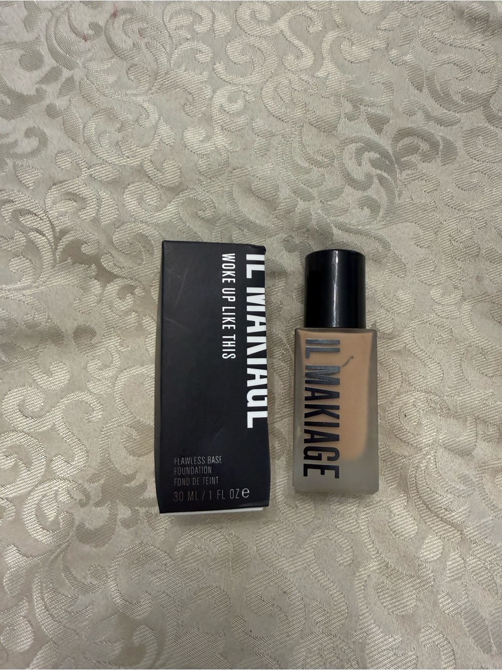 IL MAKIAGE Flawless Base Foundation - Beige/Tan    #120 30ML FOUNDATION NIB